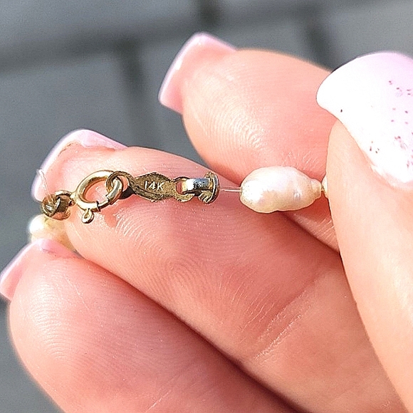 14k Yellow Gold Freshwater Pearl & Onyx Bead Necklace - Picture 6 of 6